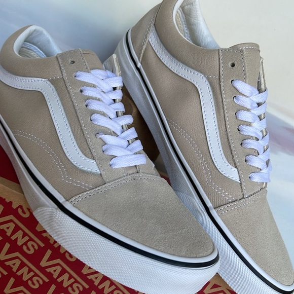 Vans Men’s Old Skool
Color Theory French Oak
VN0005UFBLL
Sneakers - Picture 9 of 16